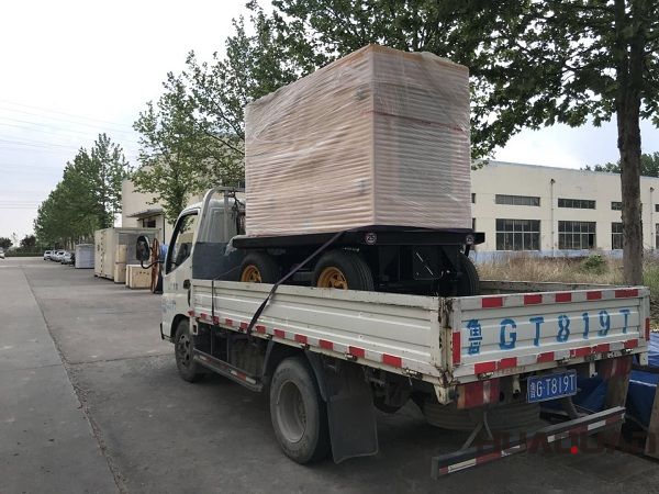 一臺30kw含棚拖車發(fā)電機組于2018年5月18日成功發(fā)往浙江省義烏市