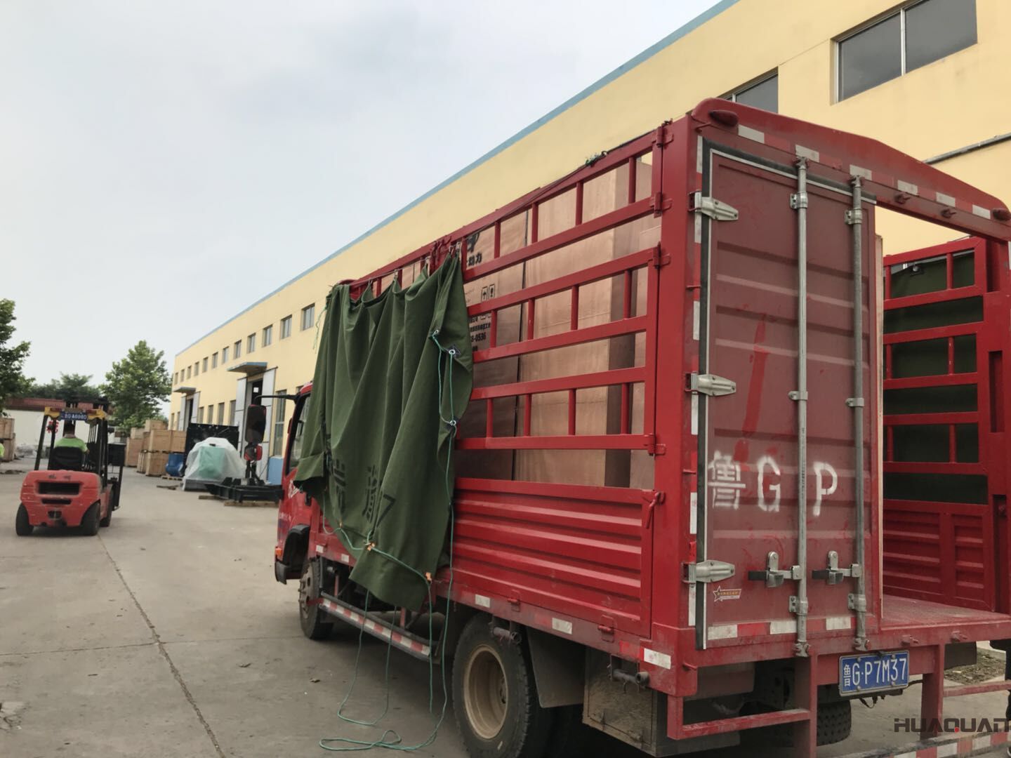 8月21日，一臺800kw自動化柴油發電機組從華全動力順利發往西北地區咸陽市