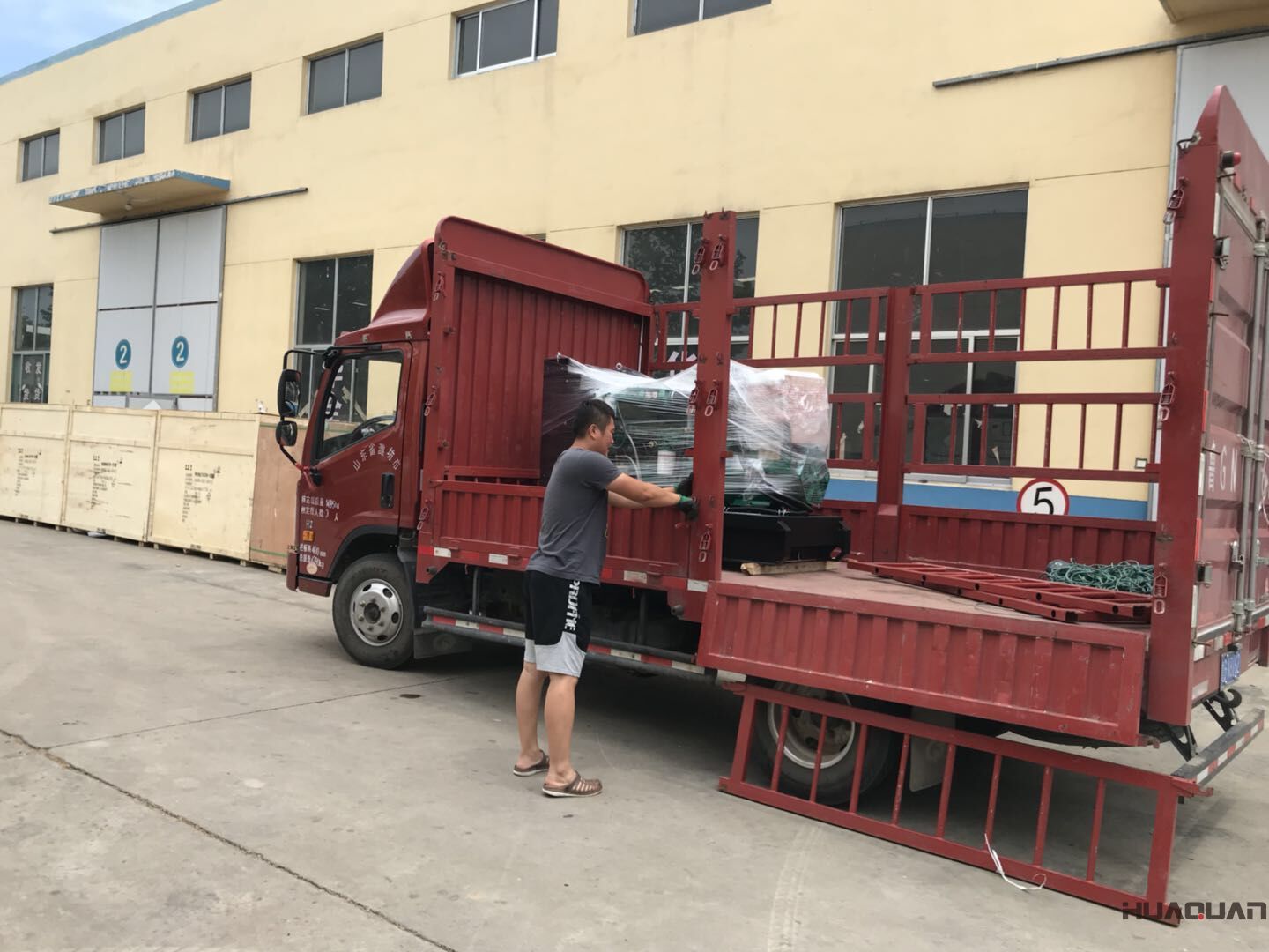 一臺30kw標配柴油發電機組于8月30日順利發往湖北省