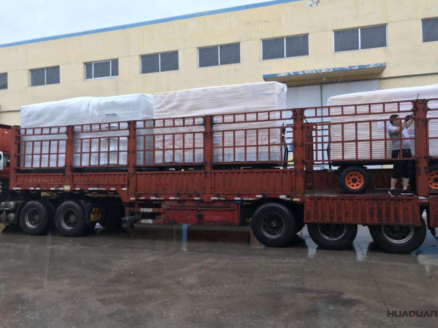 9月3日110kw和75kw兩臺移動拖車（含棚）柴油發電機組發往北京