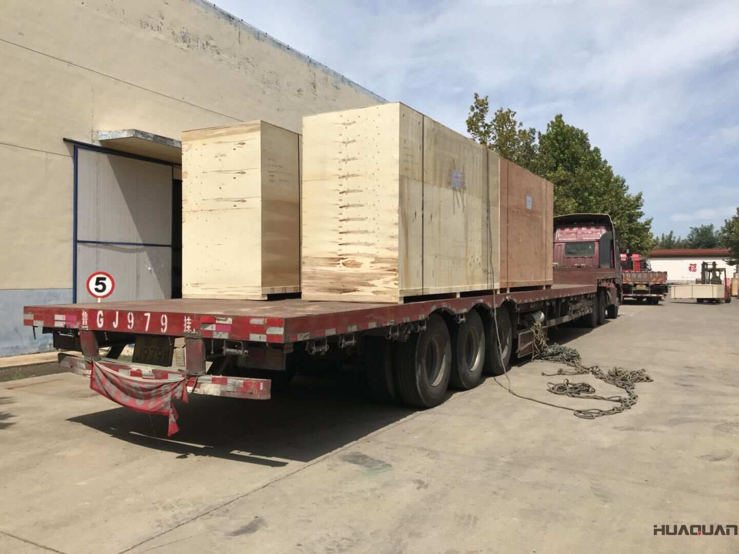 9月6日120kw和300kw兩臺立柜四保護(hù)柴油發(fā)電機(jī)組發(fā)往浙江