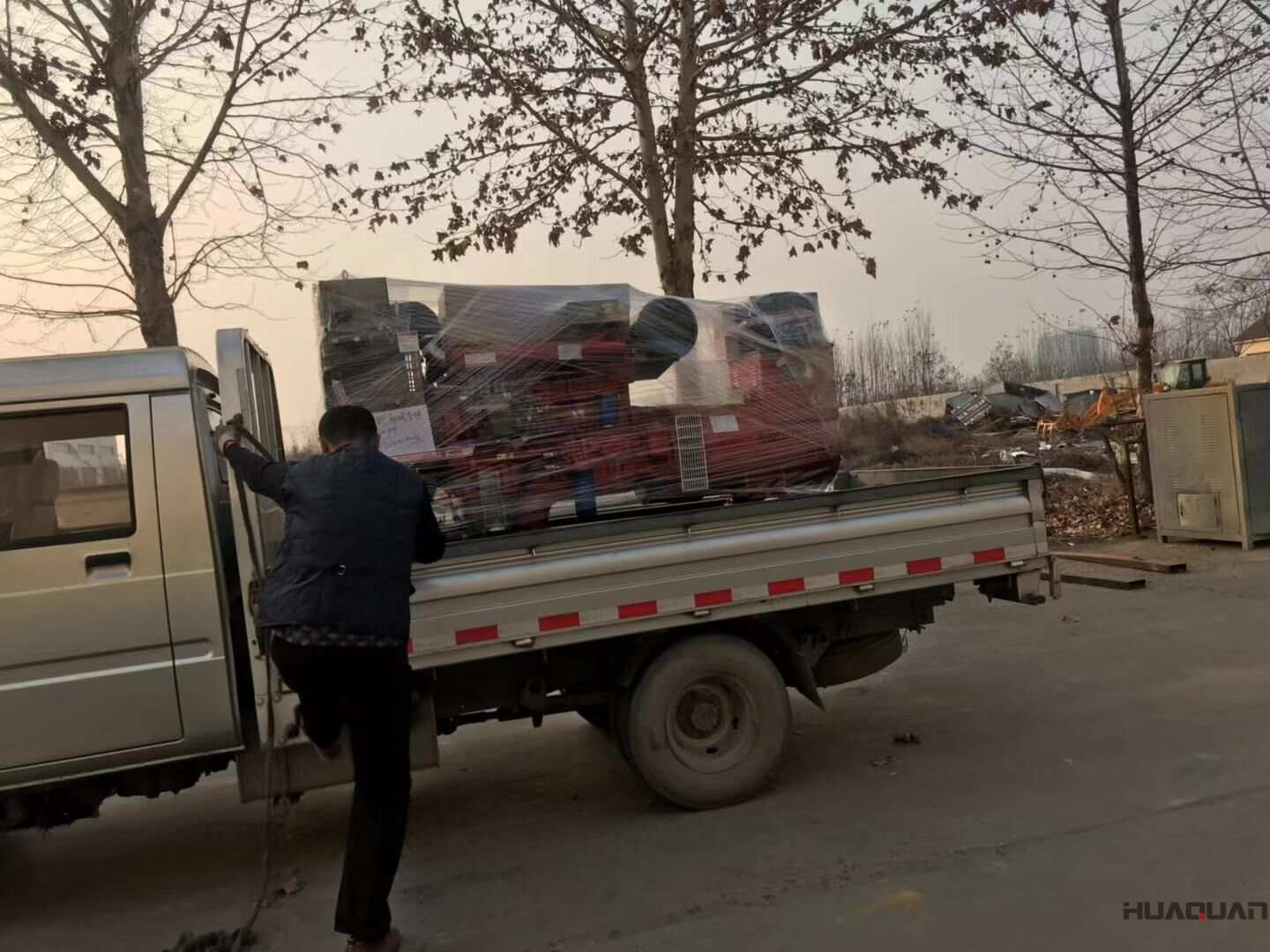 解先生在11月14日從華全動力訂購了一臺50kw標配柴油發電機組，現在已經成功發往山東省