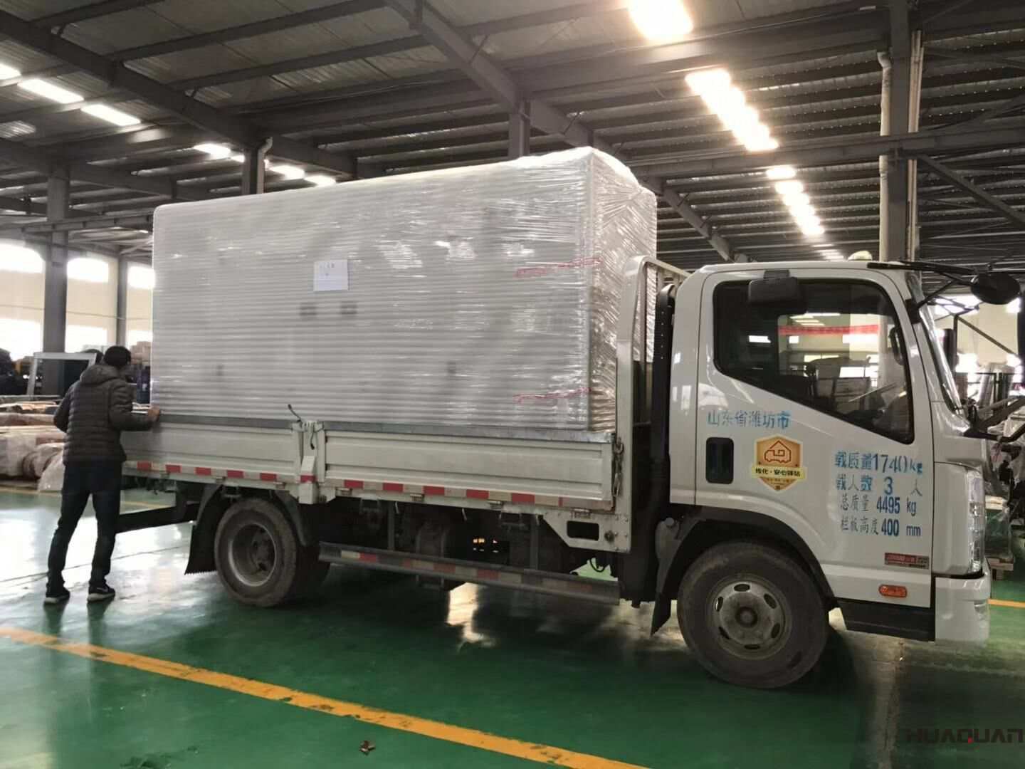 11月20日，山東劉先生訂購的一臺500kw靜音箱柴油發電機組已從華全動力順利發往目的地