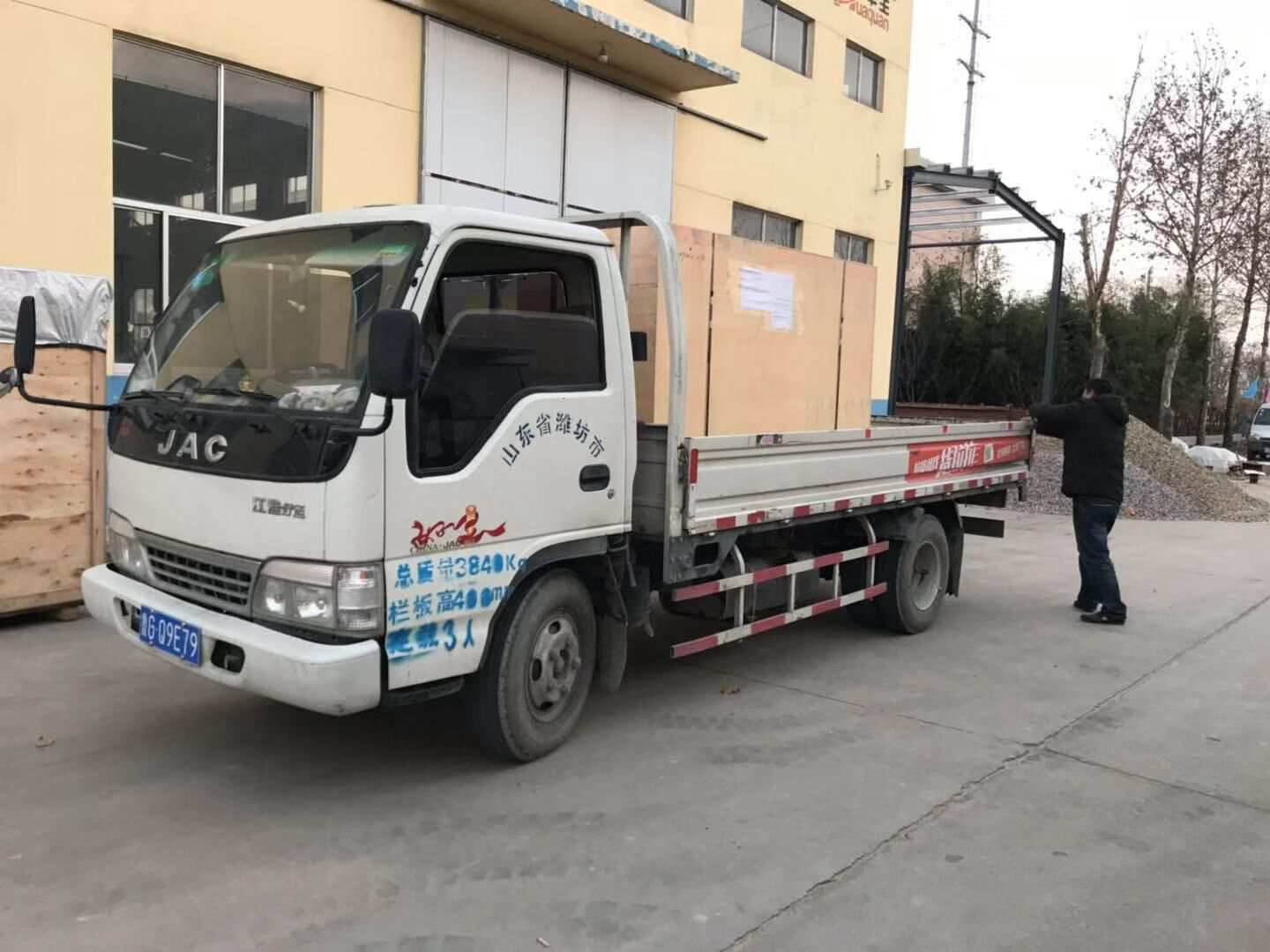 12月29日，陳先生從華全動(dòng)力訂購的15kw自動(dòng)化柴油發(fā)電機(jī)組順利發(fā)往湖南省