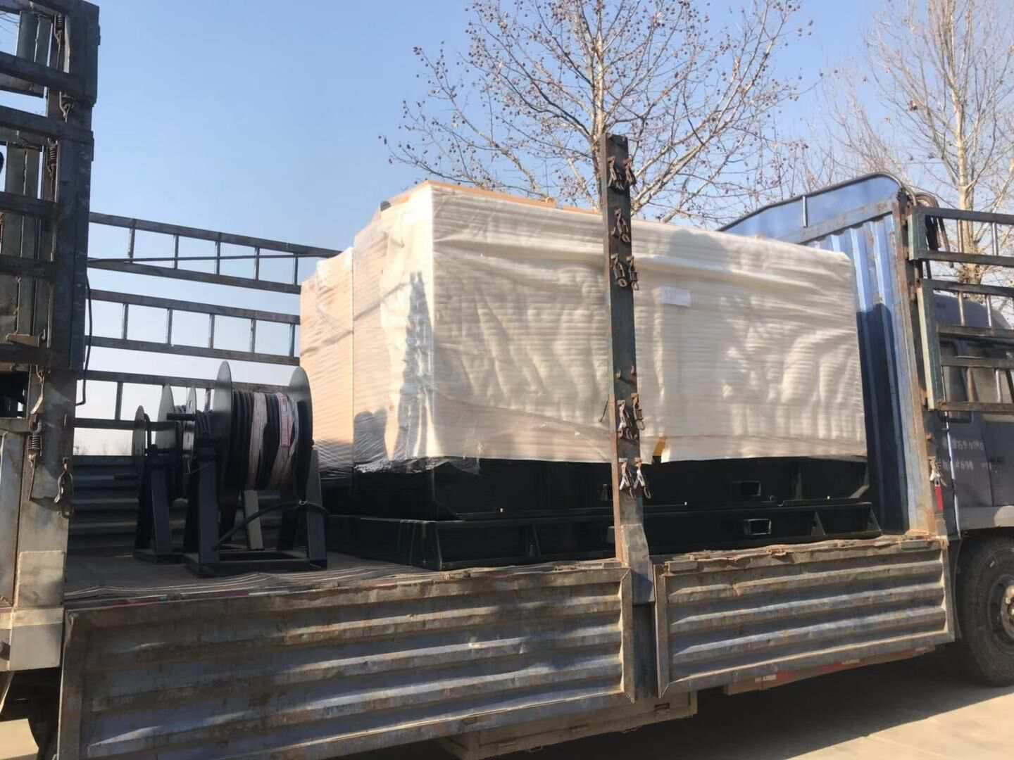 1月16日，謝先生從華全動(dòng)力采購(gòu)的380kw標(biāo)配柴油發(fā)電機(jī)組成功發(fā)往山東省