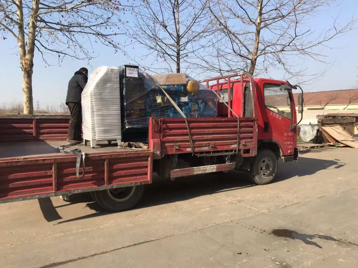 1月17日，袁先生從華全動(dòng)力采購(gòu)的50kw自動(dòng)化柴油發(fā)電機(jī)組現(xiàn)已成功發(fā)往江西省