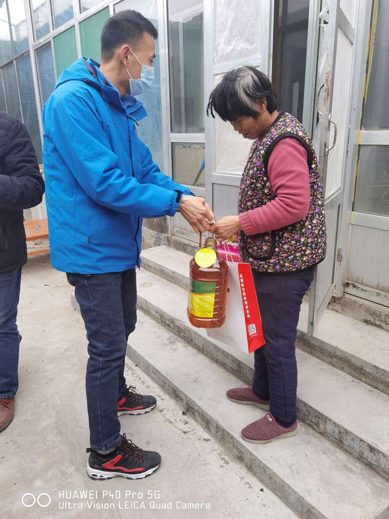 黨建共建促發(fā)展，愛(ài)心公益顯擔(dān)當(dāng)！華全公司走進(jìn)永寧官莊村