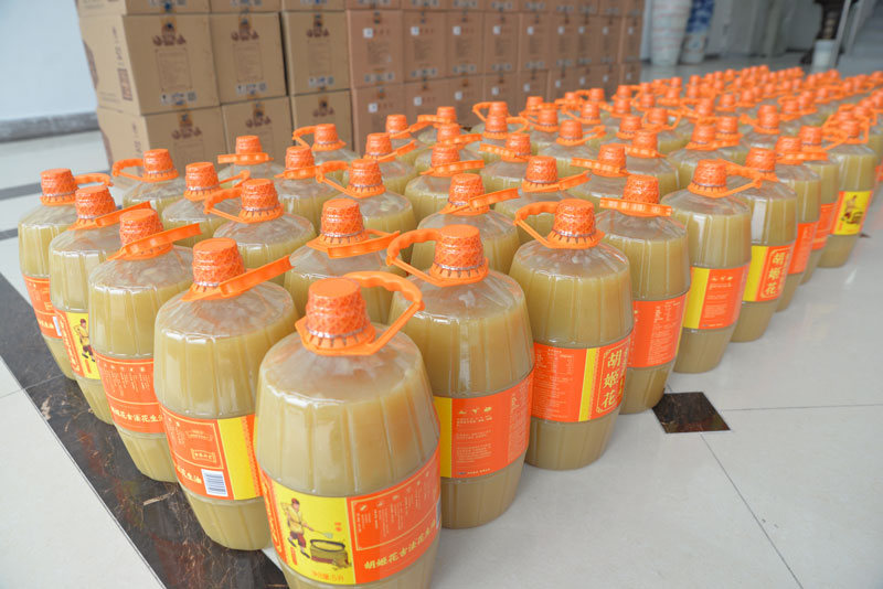 華全集團為員工準(zhǔn)備春節(jié)福利-花生油